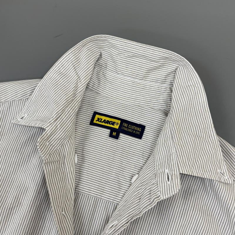 エクストララージ XLARGE シャツ、ブラウス 半袖 0111408 日本製 バックロゴ プリント ストライプ柄 ボタンダウン 半袖 シャツ M メンズ USED 古着 中古 50137164