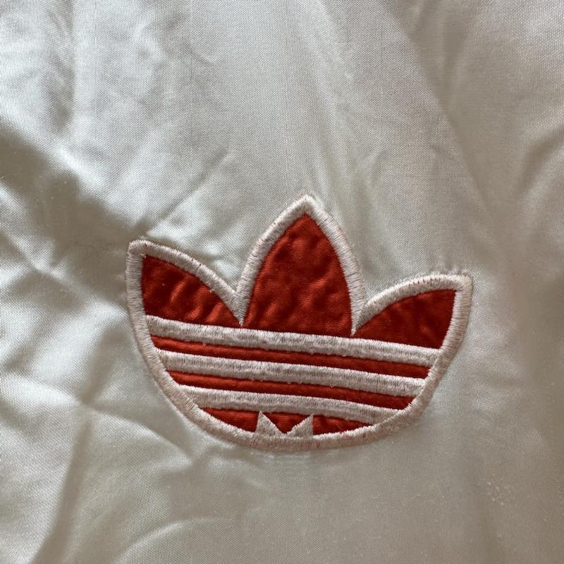 アディダス adidas ジャケット、上着 ジャンパー、ブルゾン 80s 銀タグ サテン スタジャン 袖ロゴ ワッペン RUN DMC M オフホワイト / オフホワイト / X 橙 / オレンジ / orange メンズ USED 古着 中古 50138064