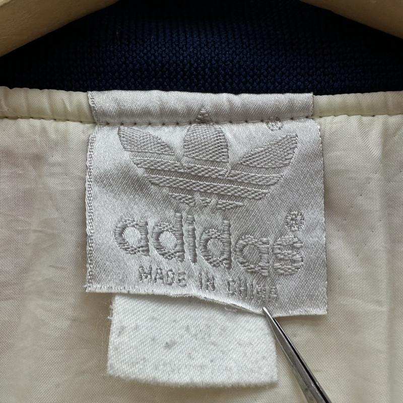 アディダス adidas ジャケット、上着 ジャンパー、ブルゾン 80s 銀タグ サテン スタジャン 袖ロゴ ワッペン RUN DMC M オフホワイト / オフホワイト / X 橙 / オレンジ / orange メンズ USED 古着 中古 50138064