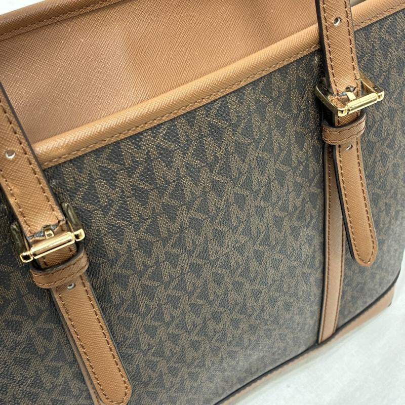 マイケルコース MICHAEL KORS トートバッグ トートバッグ JET SET TRAVEL ジップ トートバッグ A4収納 肩掛け ゴールド金具 - 総柄 X ロゴ、文字 茶 / ブラウン / brown X 金 / ゴールド / gold color レディース USED 古着 中古 50138470