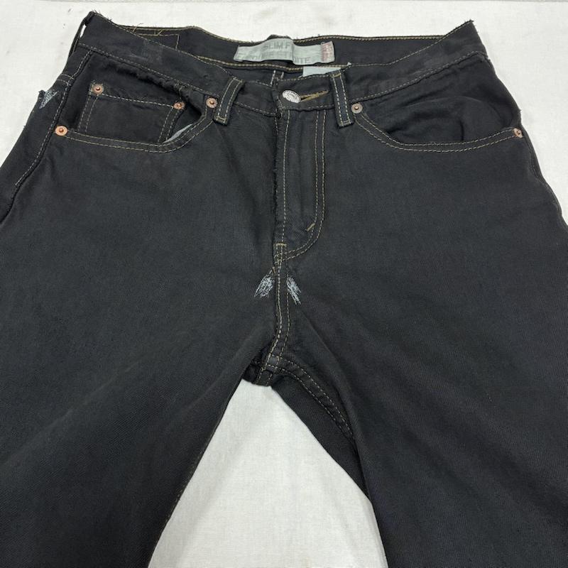 リーバイス Levi s パンツ デニム、ジーンズ 00 s スリムフィット 後染め ブラックデニム ジップフライ 実寸30インチ - ワンポイント X ロゴ、文字 黒 / ブラック / black メンズ USED 古着 中古 50138517