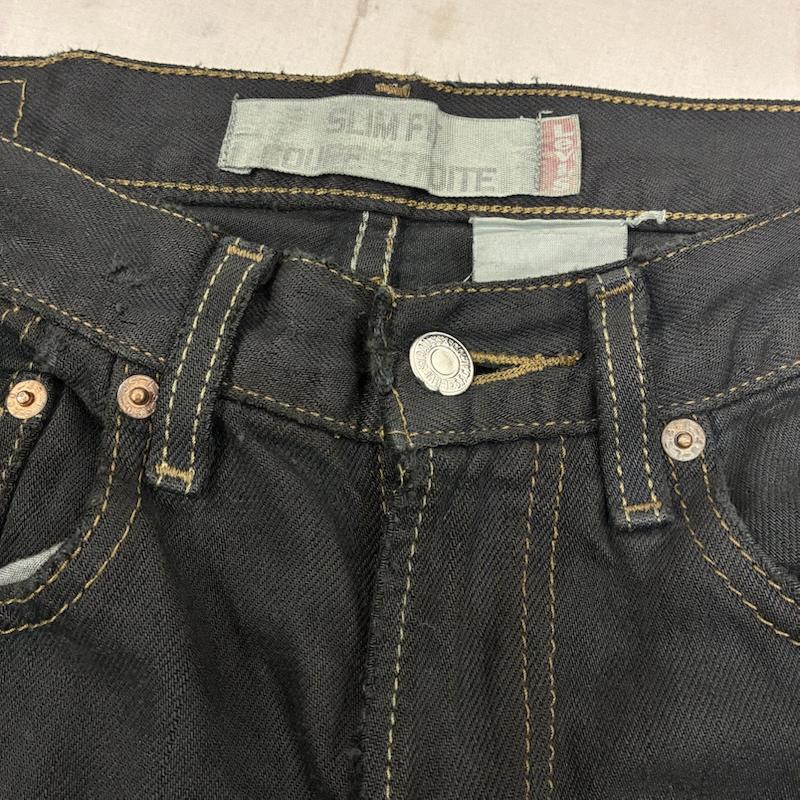 リーバイス Levi s パンツ デニム、ジーンズ 00 s スリムフィット 後染め ブラックデニム ジップフライ 実寸30インチ - ワンポイント X ロゴ、文字 黒 / ブラック / black メンズ USED 古着 中古 50138517