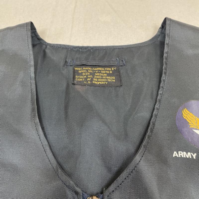 古着 USED ベスト ベスト ヴィンテージ U.S.AIR FORCE ラジオキャリアーベスト 2010-978520 ナイロン ロゴ プリント 前開き ジップアップ M ロゴ、文字 X プリント 紺 / ネイビー / navy メンズ USED 古着 中古 50138678