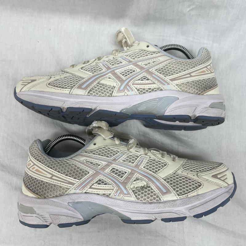 アシックス ASICS スニーカー スニーカー 1202A427 スニーカー スポーツシューズ GEL-1130 ローカット サンドベージュ ベロアシューレース 25.5cm ベージュ / ベージュ / beige レディース USED 古着 中古 50138962