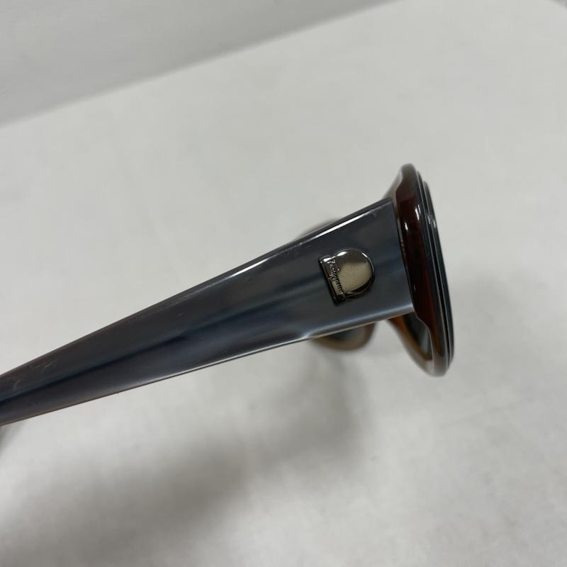 サルヴァトーレフェラガモ Salvatore Ferragamo めがね・サングラス サングラス サングラス イタリア製 Y2K - ワンポイント X ロゴ、文字 灰 / グレー / gray X 黒 / ブラック / black X 茶 / ブラウン / brown レディース USED 古着 中古 50139196