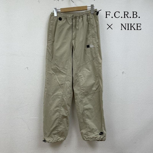 エフシーアールビー F.C.R.B. パンツ ワークパンツ、ペインターパンツ パラシュート パンツ ジップフライ ストレート ワイドフィット ロゴ 刺繍 プリント s60902msg S ロゴ、文字 X プリント X 刺繍 ベージュ / ベージュ / beige メンズ USED 古着 中古 50139626