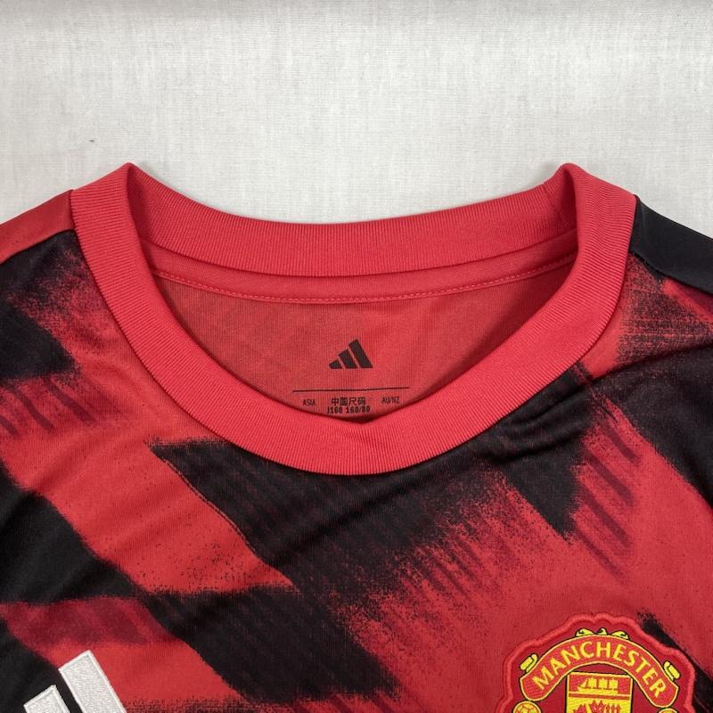 アディダス adidas Tシャツ 半袖 キッズ マンチェスター・ユナイテッド 2025/26 プレマッチ ジャージー KQB23 JP3235 160cm 総柄 X ロゴ、文字 赤 / レッド / red X 黒 / ブラック / black ボーイズ USED 古着 中古 50140171
