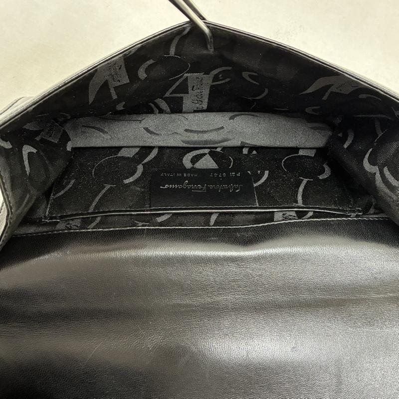 サルヴァトーレフェラガモ Salvatore Ferragamo クラッチバッグ、パーティバッグ クラッチバッグ、パーティバッグ イタリア製 レザー 肩掛け ショルダー パーティ バッグ - 黒 / ブラック / black レディース USED 古着 中古 50141104