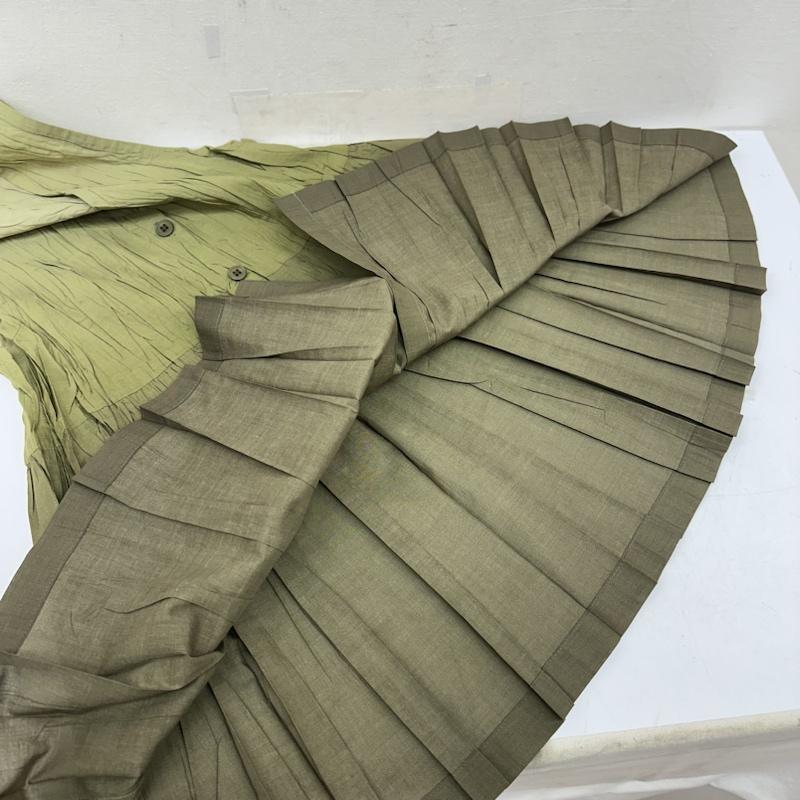 プリーツプリーズ PLEATS PLEASE タンクトップ タンクトップ ISSEY MIYAKE ノースリーブ シワ プリーツ 加工 グラデーション ベスト PP93-PE971 3 緑 / グリーン / green レディース USED 古着 中古 50141272