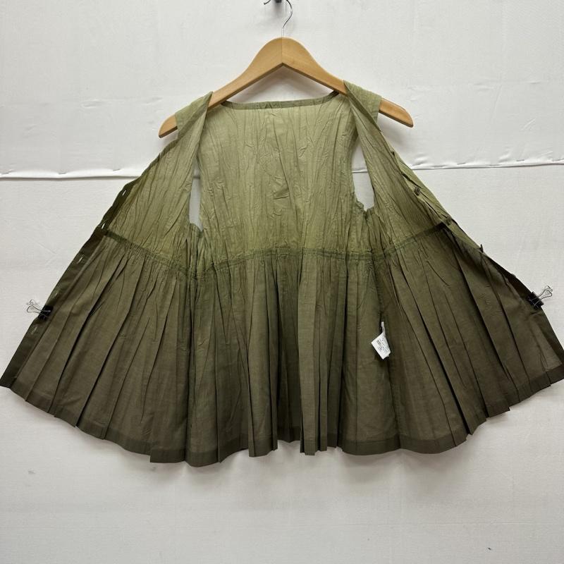 プリーツプリーズ PLEATS PLEASE タンクトップ タンクトップ ISSEY MIYAKE ノースリーブ シワ プリーツ 加工 グラデーション ベスト PP93-PE971 3 緑 / グリーン / green レディース USED 古着 中古 50141272