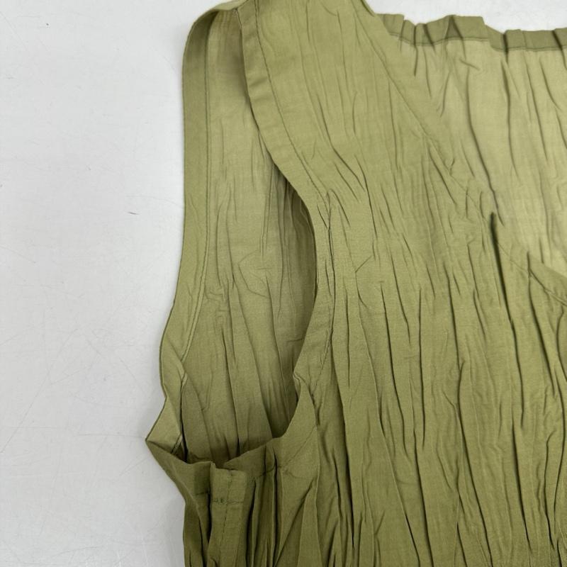 プリーツプリーズ PLEATS PLEASE タンクトップ タンクトップ ISSEY MIYAKE ノースリーブ シワ プリーツ 加工 グラデーション ベスト PP93-PE971 3 緑 / グリーン / green レディース USED 古着 中古 50141272
