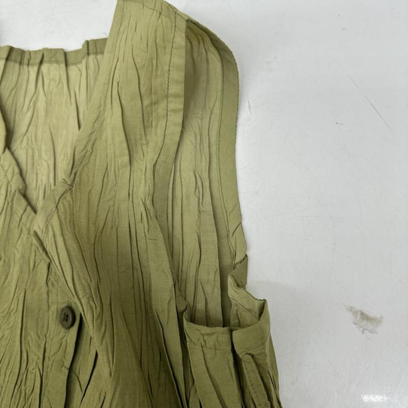 プリーツプリーズ PLEATS PLEASE タンクトップ タンクトップ ISSEY MIYAKE ノースリーブ シワ プリーツ 加工 グラデーション ベスト PP93-PE971 3 緑 / グリーン / green レディース USED 古着 中古 50141272
