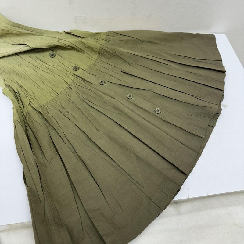 プリーツプリーズ PLEATS PLEASE タンクトップ タンクトップ ISSEY MIYAKE ノースリーブ シワ プリーツ 加工 グラデーション ベスト PP93-PE971 3 緑 / グリーン / green レディース USED 古着 中古 50141272