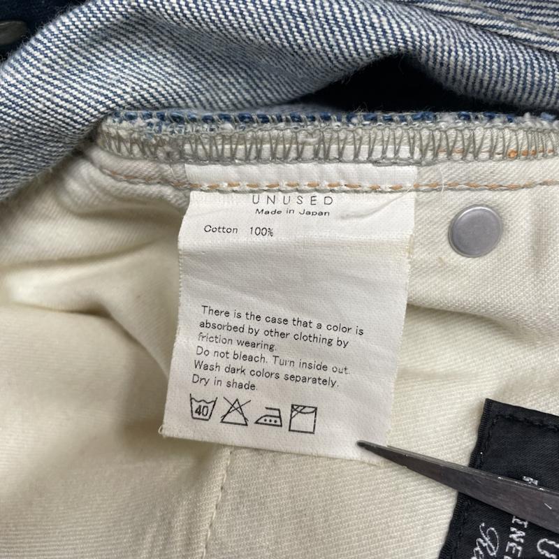 アンユーズド UNUSED パンツ デニム、ジーンズ ストレート デニム パンツ UW0175 11SS レインボーステッチ サスペンダーボタン ボタンフライ 3 無地 X ロゴ、文字 インディゴ / インディゴ / Indigo メンズ USED 古着 中古 50142705