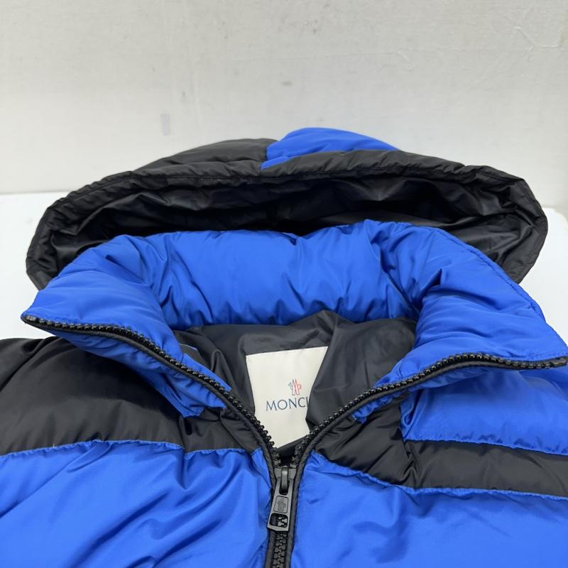 モンクレール MONCLER ジャケット、上着 ダウンジャケット CRAIG GREEN PLUNGERY フード ダウン ジャケット E209H4139900 C0346 0 青 / ブルー / blue X 黒 / ブラック / black メンズ USED 古着 中古 50142792
