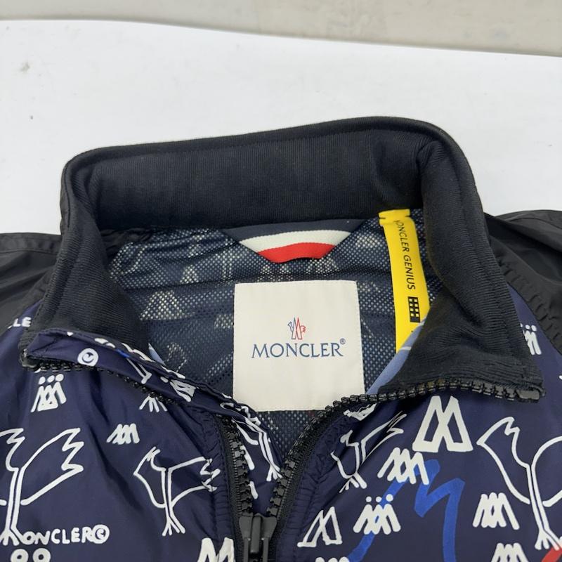 モンクレール MONCLER ジャケット、上着 ジャンパー、ブルゾン 23AW 総柄 ナイロン ジップ ジャケット D20914108085 539F1 1 マルチカラー / マルチカラー / multicolor メンズ USED 古着 中古 50142794