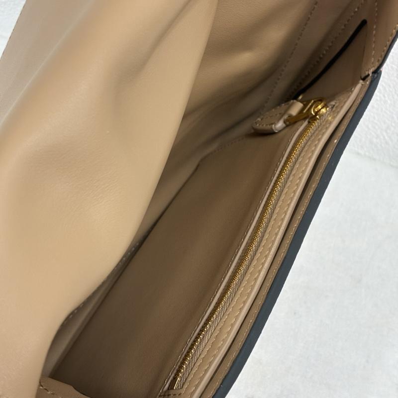 バーバリー BURBERRY ショルダーバッグ ショルダーバッグ 2WAY レザー クラッチ ショルダー バッグ 斜め掛け クロスボディ ゴールド金具 シボ革 - ロゴ、文字 X ワンポイント 桃 / ピンク / pink X 金 / ゴールド / gold color レディース USED 古着 中古 50142813