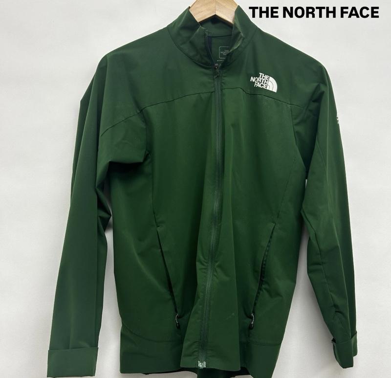 ザノースフェイス THE NORTH FACE ジャケット、上着 ジャンパー、ブルゾン Apex Light Jacket ナイロンジャケット NP21669 S ロゴ、文字 緑 / グリーン / green メンズ USED 古着 中古 50144157