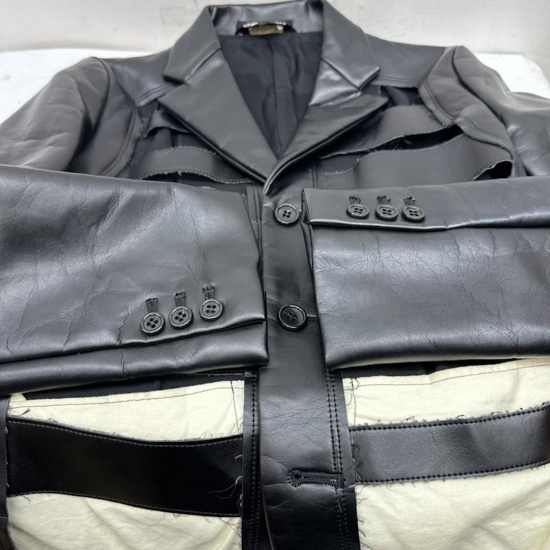 ブラックコムデギャルソン BLACK COMME des GARCONS ジャケット、上着 ジャケット、ブレザー 18SS 前身くり抜き デザイン フェイク レザー テーラード ジャケット 1A-J011 M 黒 / ブラック / black メンズ USED 古着 中古 50144311
