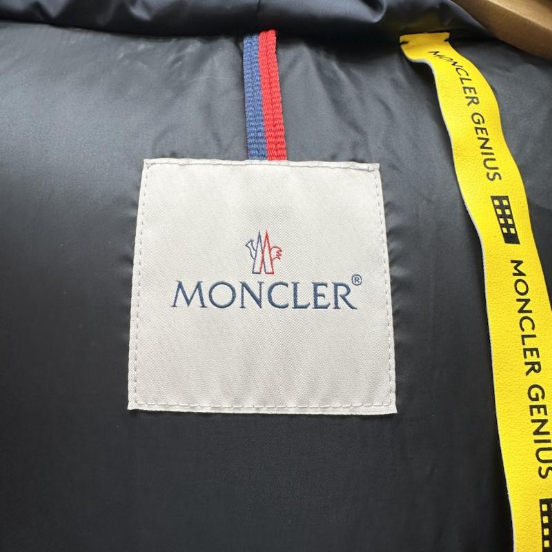 モンクレール MONCLER コート ダウンコート Craig Green PORPOISE フード ダウンコート D209H4232500 クレイググリーン 0 ロゴ、文字 紺 / ネイビー / navy X 白 / ホワイト / white X 赤 / レッド / red メンズ USED 古着 中古 50144530