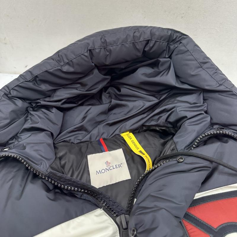 モンクレール MONCLER コート ダウンコート Craig Green PORPOISE フード ダウンコート D209H4232500 クレイググリーン 0 ロゴ、文字 紺 / ネイビー / navy X 白 / ホワイト / white X 赤 / レッド / red メンズ USED 古着 中古 50144530