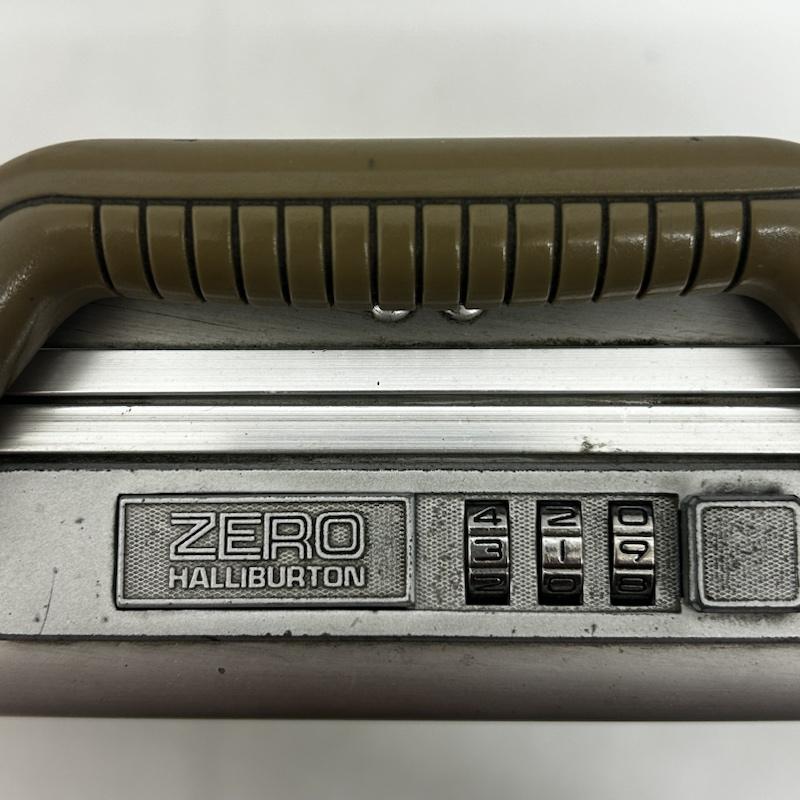 ゼロハリバートン ZERO HALLIBURTON バッグ アタッシュケース アタッシュケース シルバー - 無地 銀 / シルバー / silver color メンズ USED 古着 中古 50144589