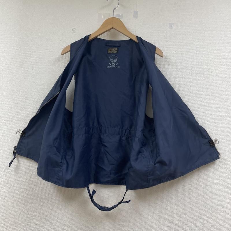 ユーエスエアフォース U.S.AIRFORCE ベスト ベスト ミリタリー レプリカ E-1 ラジオベスト 前開き フルジップアップ ベルト付き 復刻 L ロゴ、文字 X プリント 紺 / ネイビー / navy メンズ USED 古着 中古 50144988