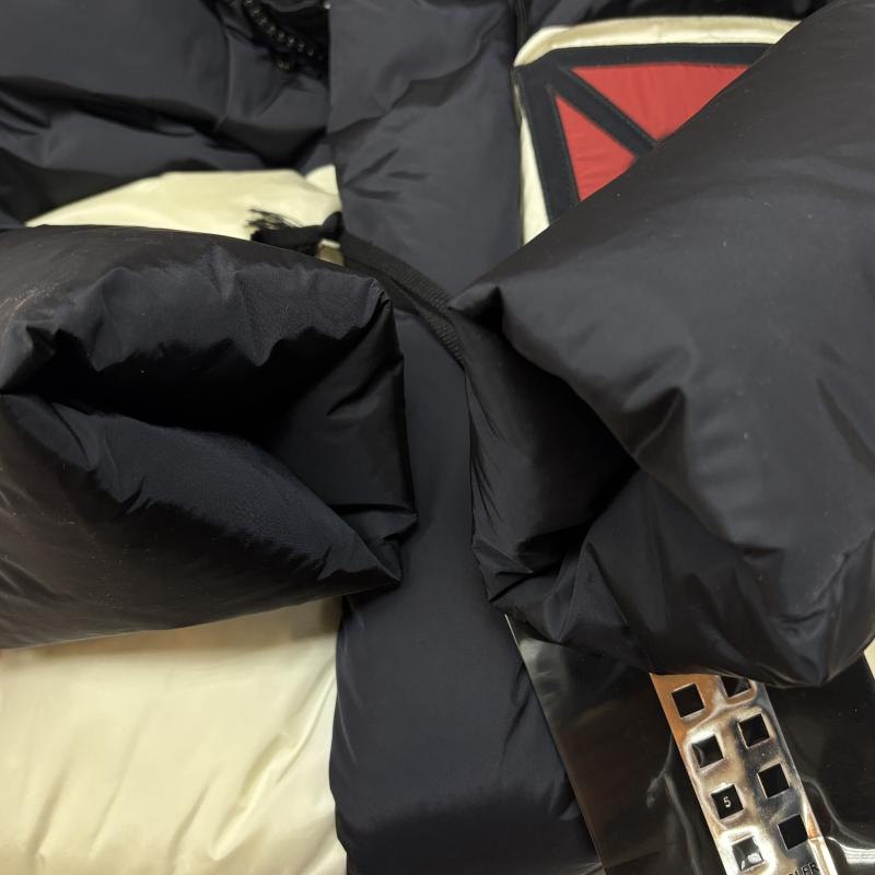 モンクレール MONCLER ジャケット、上着 ダウンジャケット CRAIG GREEN PORPOISE クレイググリーン ナイロン フード ダウン コート D209H4232500 2 紺 / ネイビー / navy X 白 / ホワイト / white X 赤 / レッド / red メンズ USED 古着 中古 50145330
