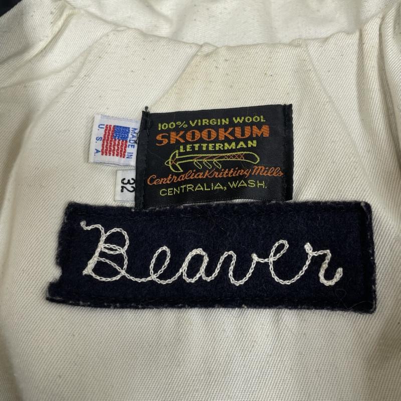 スクーカム SKOOKUM ジャケット、上着 ジャンパー、ブルゾン BEAVER HOODED SUR COAT フーディ― スタジアム ジャケット 39257 サイズ32 - ロゴ、文字 X 刺繍 紺 / ネイビー / navy メンズ USED 古着 中古 50146506