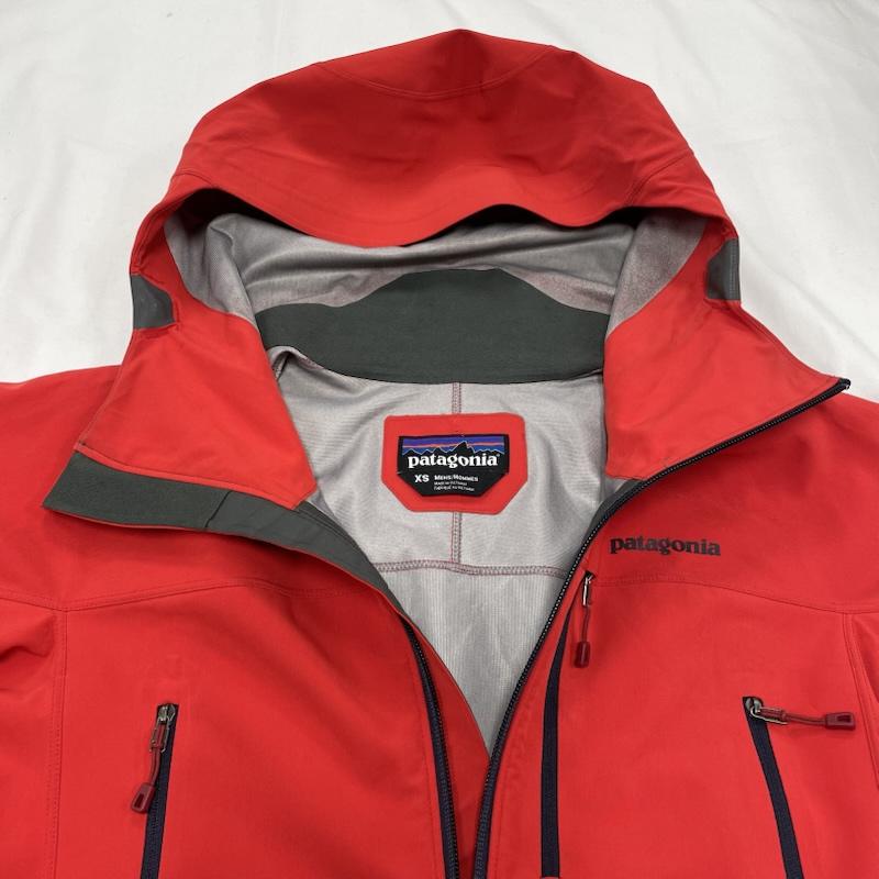 パタゴニア patagonia ジャケット、上着 ジャンパー、ブルゾン ナイフブレード ジャケット ジップアップ ナイロン マウンテン パーカー XS ワンポイント X ロゴ、文字 X プリント 赤 / レッド / red X 紺 / ネイビー / navy メンズ USED 古着 中古 50146572