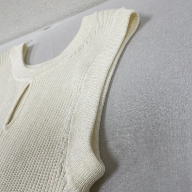 クラネ CLANE タンクトップ タンクトップ 25SS W FACE HOLE KNIT TOPS ダブルフェイス ホール ニット トップス 18106-2182 1 無地 オフホワイト / オフホワイト / レディース USED 古着 中古 50146987