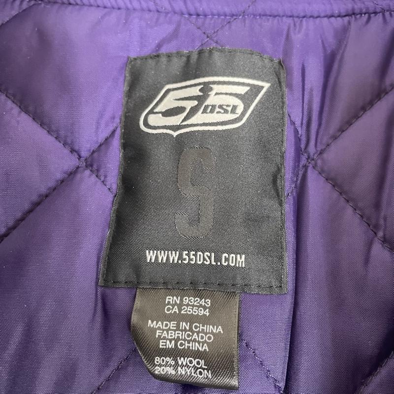フィフティーファイブディーエスエル 55DSL ジャケット、上着 ジャンパー、ブルゾン Diesel エンブレム付き スタジャン スタジアム ジャンパー ブルゾン ラインリブ スナップボタン ロゴ 刺繍 S ロゴ、文字 X 刺繍 紫 / パープル / purple メンズ USED 古着 中古 50147240
