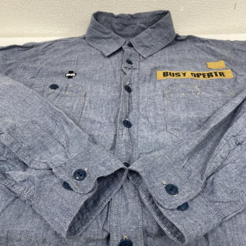 アベイシングエイプ A BATHING APE シャツ、ブラウス 長袖 BUSY OPERTR CHAMBRAY SHIRT バックロゴ シャンブレー ワークシャツ 2024030931 M ロゴ、文字 X プリント 水色 / ライトブルー / メンズ USED 古着 中古 50147757