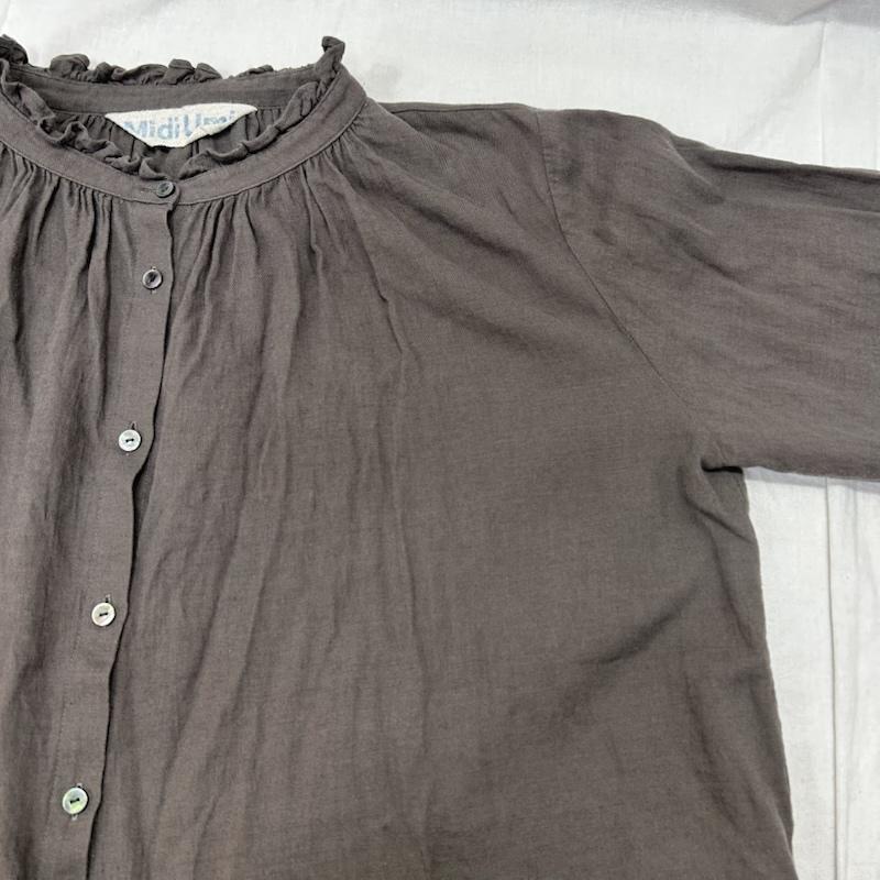 ミディウミ MidiUmi シャツ、ブラウス 長袖 ノーカラーシャツ フリル ギャザーデザイン チャコールグレー シェルボタン - 無地 チャコールグレー / チャコールグレー / レディース USED 古着 中古 50147912