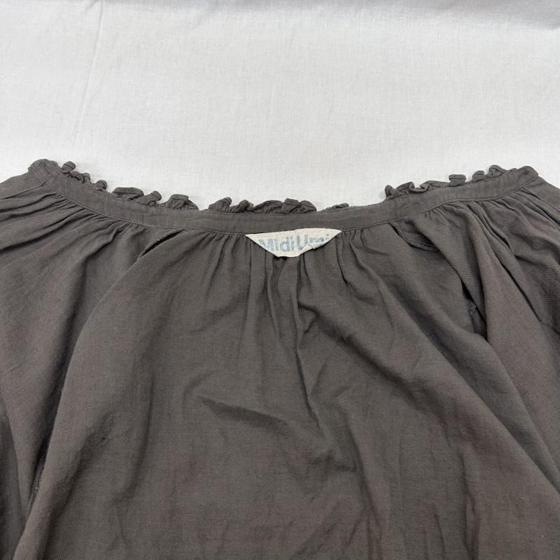 ミディウミ MidiUmi シャツ、ブラウス 長袖 ノーカラーシャツ フリル ギャザーデザイン チャコールグレー シェルボタン - 無地 チャコールグレー / チャコールグレー / レディース USED 古着 中古 50147912