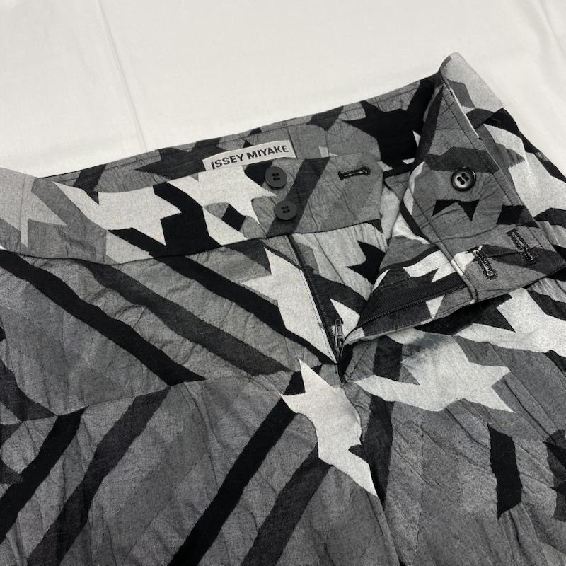 イッセイミヤケ ISSEY MIYAKE セットアップ セットアップ 千鳥柄 セットアップ スーツ ジップアップ ジャケット 総柄 シワ加工 銀タグ 2 総柄 X 千鳥格子 灰 / グレー / gray X 黒 / ブラック / black レディース USED 古着 中古 50147956