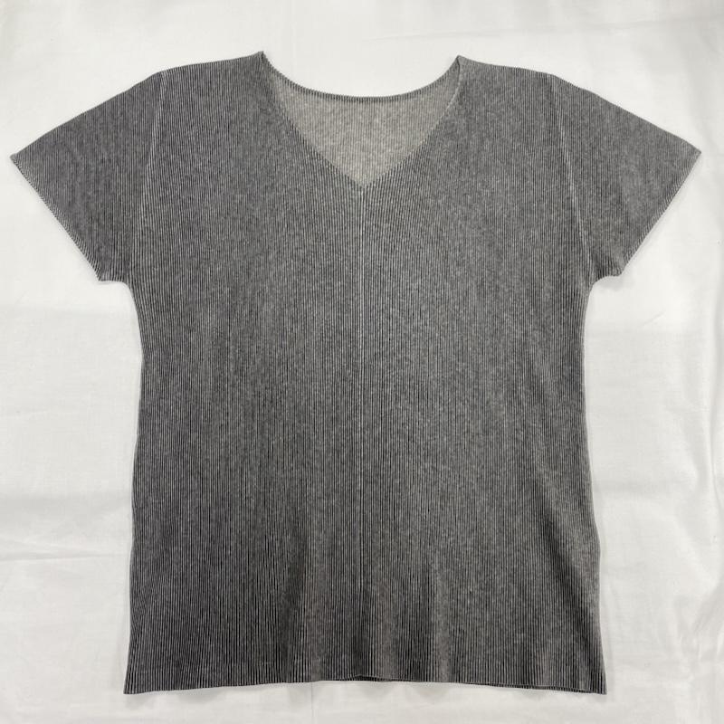 プリーツプリーズ PLEATS PLEASE カットソー 半袖 ISSEY MIYAKE イッセイミヤケ Tシャツ プリーツ Vネック カットソー 3 無地 灰 / グレー / gray レディース USED 古着 中古 50147964