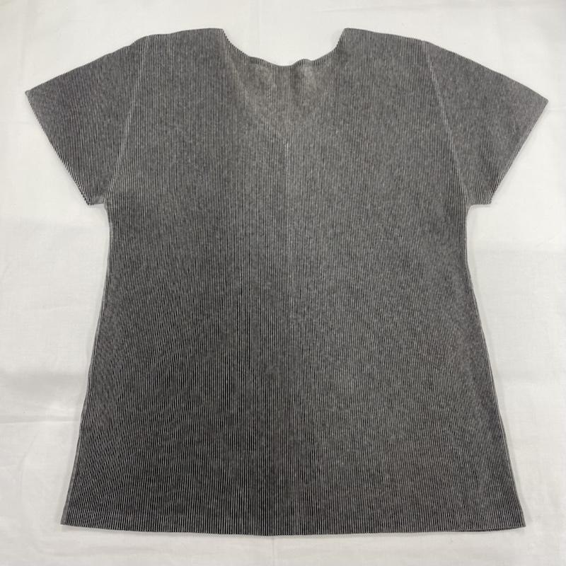 プリーツプリーズ PLEATS PLEASE カットソー 半袖 ISSEY MIYAKE イッセイミヤケ Tシャツ プリーツ Vネック カットソー 3 無地 灰 / グレー / gray レディース USED 古着 中古 50147964
