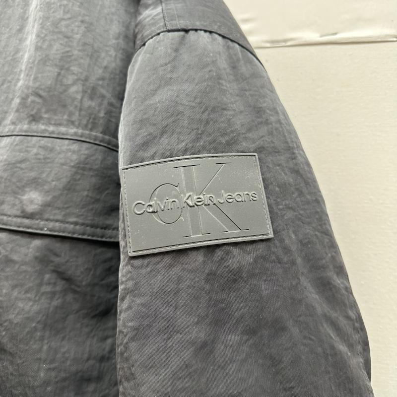 カルヴァン クライン ジーンズ Calvin Klein Jeans ジャケット、上着 ジャンパー、ブルゾン リバーシブル オール オーバー グラフィック ボンバー ジャケット ロゴ パッチ J321908 S 黒 / ブラック / black メンズ USED 古着 中古 50148068