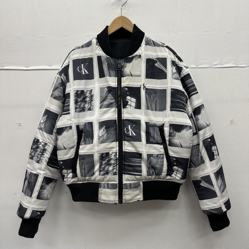 カルヴァン クライン ジーンズ Calvin Klein Jeans ジャケット、上着 ジャンパー、ブルゾン リバーシブル オール オーバー グラフィック ボンバー ジャケット ロゴ パッチ J321908 S 黒 / ブラック / black メンズ USED 古着 中古 50148068