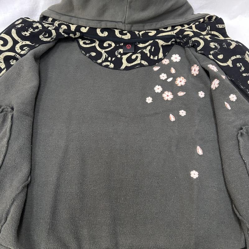 サンマルイチ 参丸一 パーカー 長袖 和柄 サクラ刺繍 唐草模様 フルジップアップフーディー 重ね着風 グレー L L 花柄 X 刺繍 灰 / グレー / gray メンズ USED 古着 中古 50150820