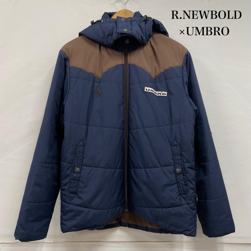 アール・ニューボールド R.NEWBOLD ジャケット、上着 ダウンジャケット UMBRO コラボ 中綿 ジャケット フード ロゴ パッチ 刺繍 デサント M 無地 X ロゴ、文字 X 刺繍 茶 / ブラウン / brown X 紺 / ネイビー / navy メンズ USED 古着 中古 50150861