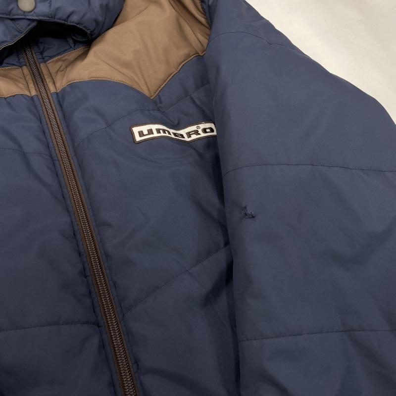 アール・ニューボールド R.NEWBOLD ジャケット、上着 ダウンジャケット UMBRO コラボ 中綿 ジャケット フード ロゴ パッチ 刺繍 デサント M 無地 X ロゴ、文字 X 刺繍 茶 / ブラウン / brown X 紺 / ネイビー / navy メンズ USED 古着 中古 50150861
