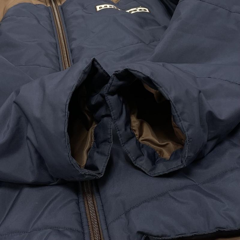 アール・ニューボールド R.NEWBOLD ジャケット、上着 ダウンジャケット UMBRO コラボ 中綿 ジャケット フード ロゴ パッチ 刺繍 デサント M 無地 X ロゴ、文字 X 刺繍 茶 / ブラウン / brown X 紺 / ネイビー / navy メンズ USED 古着 中古 50150861
