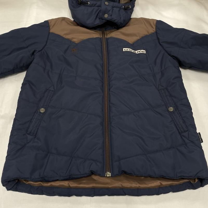 アール・ニューボールド R.NEWBOLD ジャケット、上着 ダウンジャケット UMBRO コラボ 中綿 ジャケット フード ロゴ パッチ 刺繍 デサント M 無地 X ロゴ、文字 X 刺繍 茶 / ブラウン / brown X 紺 / ネイビー / navy メンズ USED 古着 中古 50150861