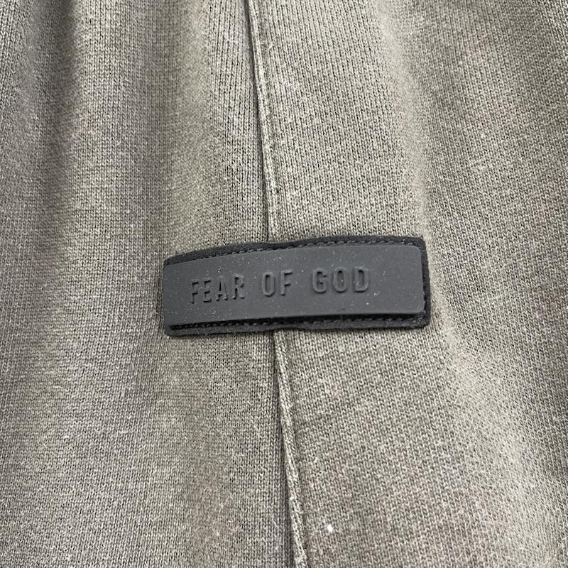 エッセンシャルズ ESSENTIALS パンツ ワークパンツ、ペインターパンツ Fear of God FOG フロント ワンポイント ラバー ロゴ スウェット パンツ XS カーキ / カーキ / khaki メンズ USED 古着 中古 50151103