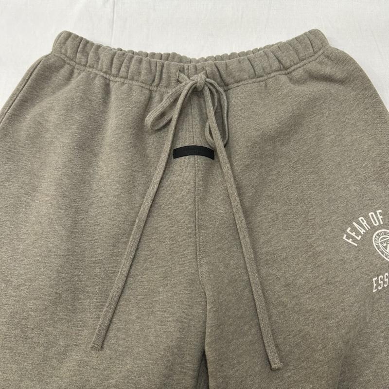 フィアーオブゴッド Fear of God ボトムス ボトムス ESSENTIALS エッセンシャルズ Fleece Relaxed Sweatpant コアフリースワイドパンツ ゴムラベル ヘザーグレー S ロゴ、文字 X プリント 灰 / グレー / gray メンズ USED 古着 中古 50151343