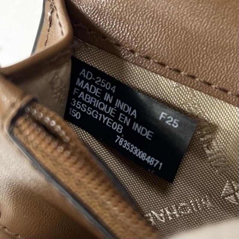マイケルコース MICHAEL KORS 財布 コンパクト財布 35s5g1ye0b PVCコインケース MKシグネチャー ミニ財布 white×brown - 総柄 茶 / ブラウン / brown X 白 / ホワイト / white レディース USED 古着 中古 50151438