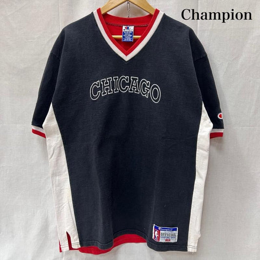 チャンピオン Champion Tシャツ 半袖 90s 青刺繍タグ後期 NBA シカゴブルズ VネックTシャツ シューティングシャツ ブラック レッド XLサイズ XL キャラクター X ロゴ、文字 黒 / ブラック / black X 赤 / レッド / red メンズ USED 古着 中古 50151680