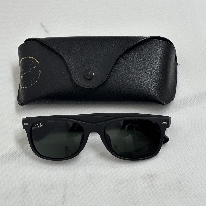 レイバン Ray-Ban ファッション小物 ファッション小物 サングラス RB2132-F ニューウェイファーラー NEW WAYFARER 黒 / ブラック / black メンズ USED 古着 中古 50152408